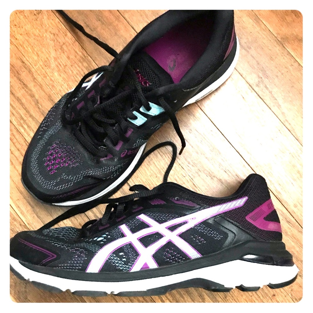 Asics GT 2000 7. Women running shoe 8. Black